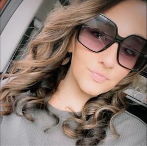 Meet your Posher, Chrystal